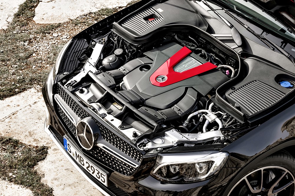 Mercedes-AMG GLC 43 (X 253), 2016 Exterieur: Obsidianschwarz; Interieur: Leder Schwarz, Performance Sitze V6-Biturbomotor, 270 kW(367 PS), 520 Nm Kraftstoffverbrauch kombiniert (l/100 km):  8,3 CO2-Emissionen kombiniert (g/km): 189 exterior: obsidian black; interior: leather black, performace seats V6 biturbo engine, 270 kW(367 hp), 520 Nm Fuel consumption, combined (l/100 km):   8.3 CO2 emissions, combined (g/km):  189