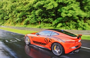 El Jaguar F-TYPE SVR se somete ante el Infierno Verde