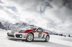 El Porsche Cayman GT4 Rallye se prepara en la nieve y el hielo