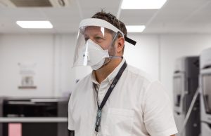 Land Rover fabricará viseras de protección con impresoras 3D