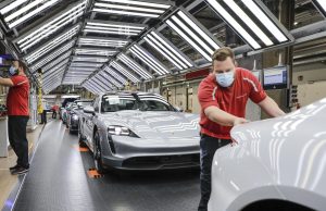 Porsche reanuda la fabricación de sus deportivos