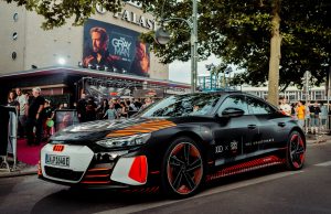 Audi colabora con el e-tron GT en la película El Agente Invisible de Netflix