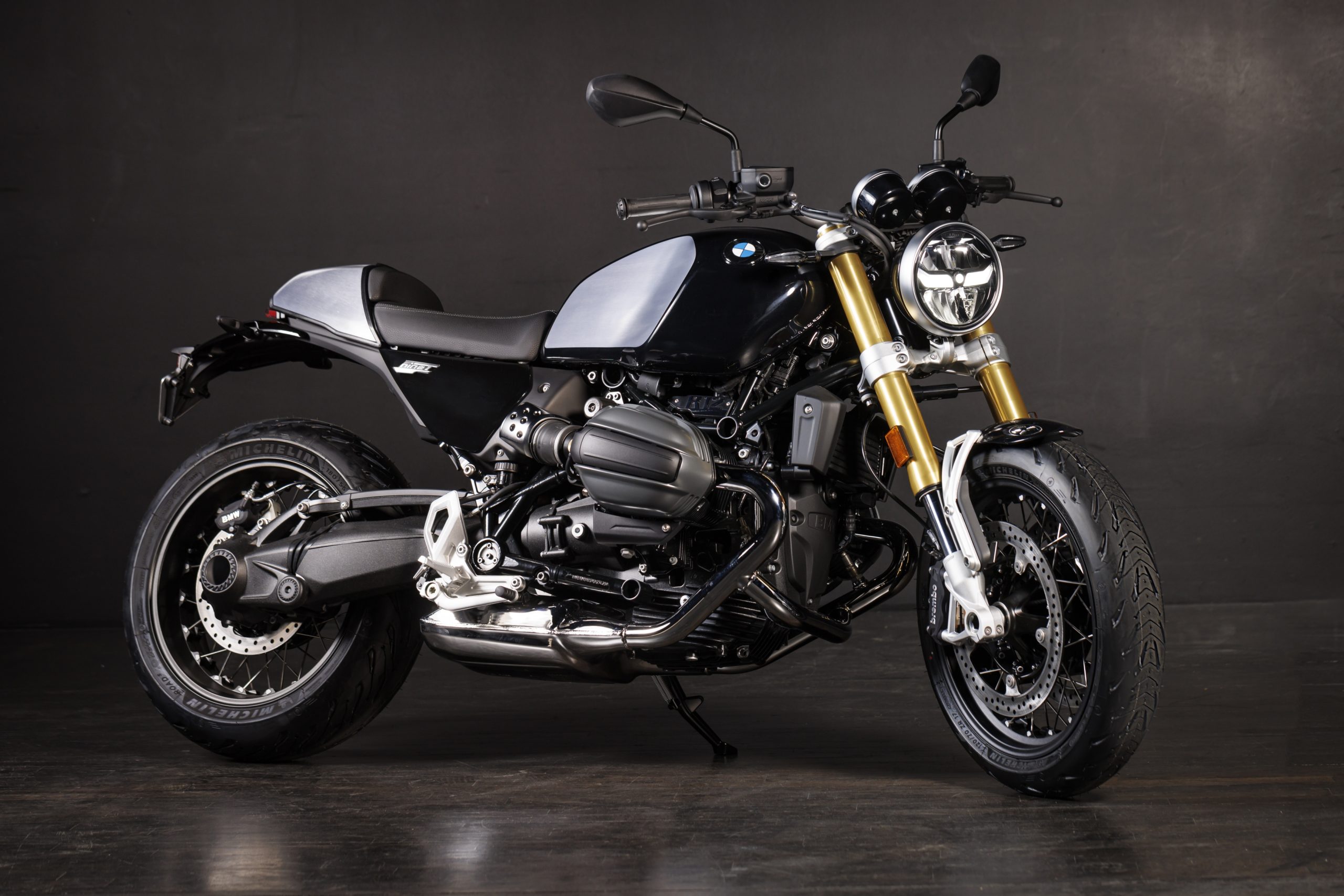 P90504410_highRes_bmw-r-12-ninet-studi