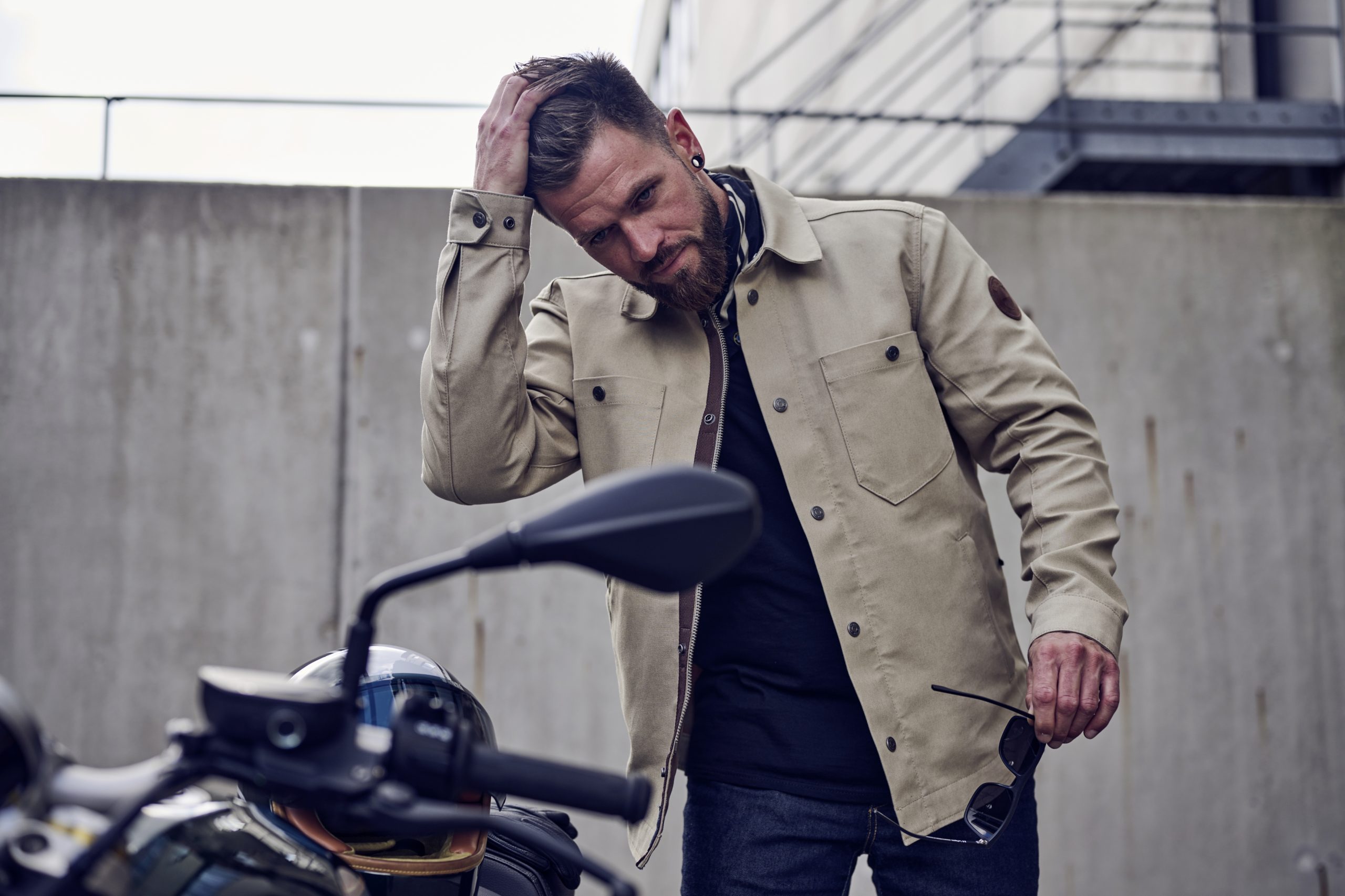 P90533866_highRes_bmw-motorrad-clothin