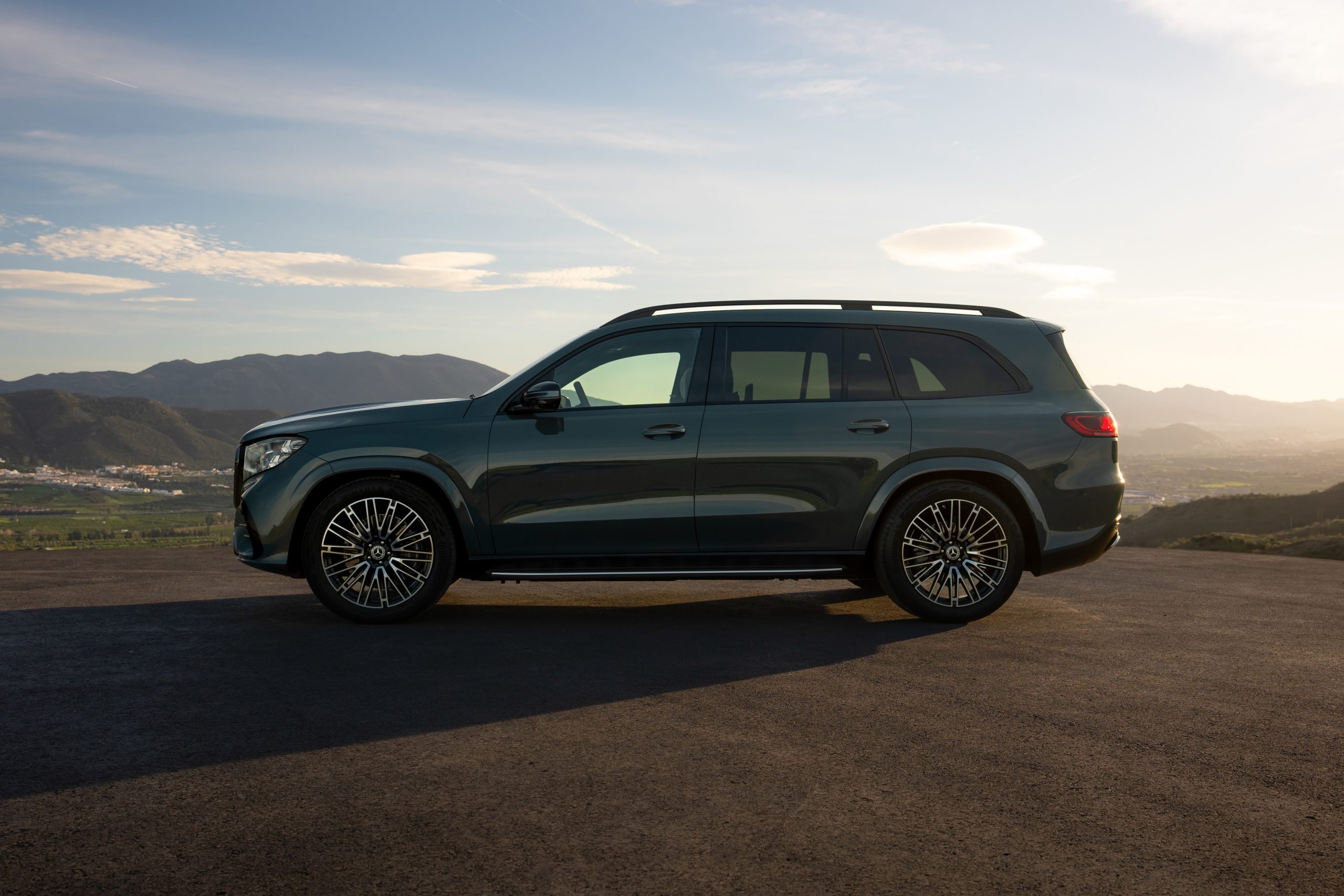 Der neue Mercedes-Benz GLS: Die S-Klasse unter den SUVs definiert Komfort neuThe new Mercedes-Benz GLS: The S-Class of SUVs redefines comfort