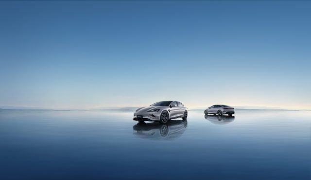 SEAL_LHD_KV_Dual car_download_JPG_4096px